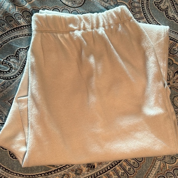 Lands End 58%cotton, 41% polyester, 1% spandex off white long pants, 2 pockets. - Picture 7 of 8